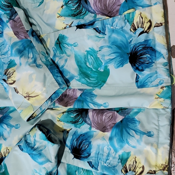 The North Face Floral Ski/Snowboard Coat with Hood, Size Medium - Picture 4 of 6